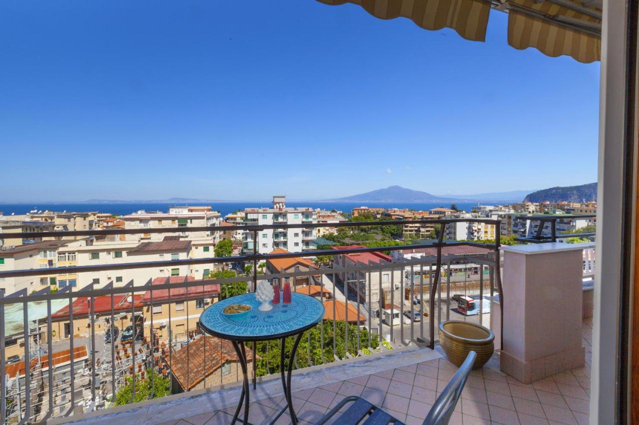 Amore Rentals - Appartamento Cielomare Соренто Екстериор снимка